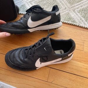 Nike Men's Black and White Athletic Shoes